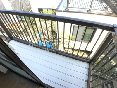 【バルコニー】 | サンハイツ明大寺 | 外からの目が気にならないバルコニーで洗濯物が干せます