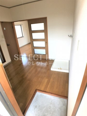 【玄関】 | サンハイツ明大寺 | 明るい玄関です