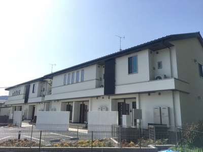 【外観】 | フェルネス Ⅱ | 白を基調とした城下町の趣のある外観です