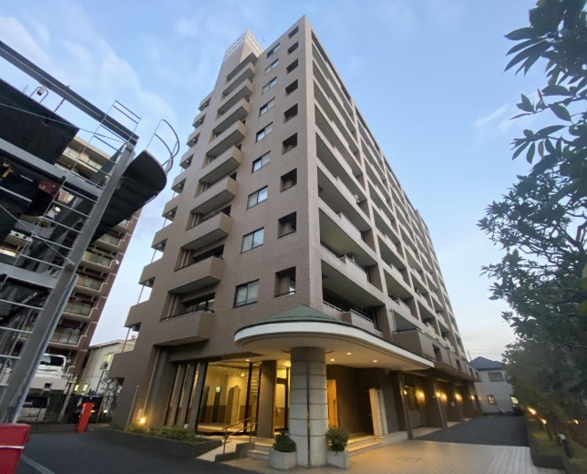 グランイーグル横濱鶴見Ⅱ（鶴見区元宮2丁目）の外観|高級感のある外観です　グランイーグル横濱鶴見Ⅱ　新規内装リノベーションマンション　駐車場専用使用権付き　平成10年6月　京急本線「鶴見市場」駅 徒歩12分　2SLDK　