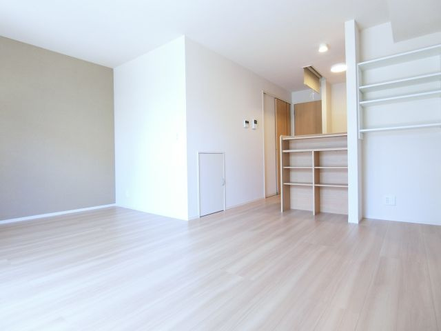 クリスタルハイツ原山台の居間・リビング