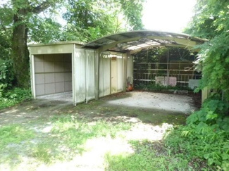 【駐車場】 | 安中市松井田町行田　中古戸建 | カーポートが大事なお車を守ってくれます。 