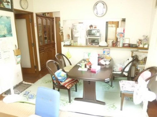 【居間・リビング】 | 安中市松井田町行田　中古戸建 | パートナーや家族が集う憩いの空間。家族・友人・知人の会話に華を咲かせます