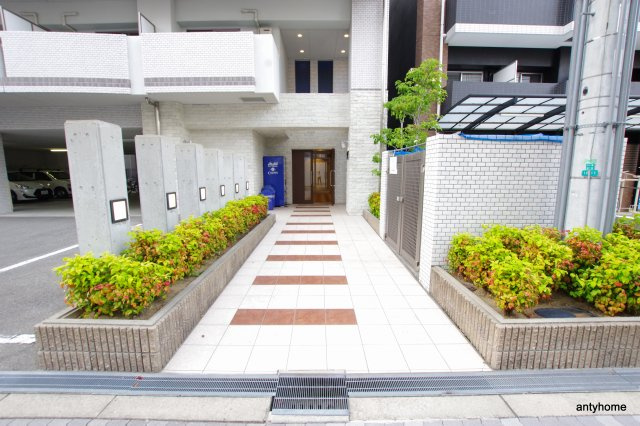 ルクレ新大阪レジデンス　仲介手数料無料のエントランス