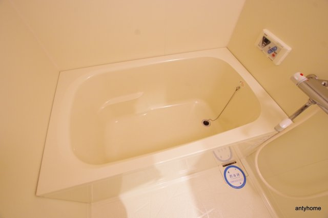 ルクレ新大阪レジデンス　仲介手数料無料の浴室