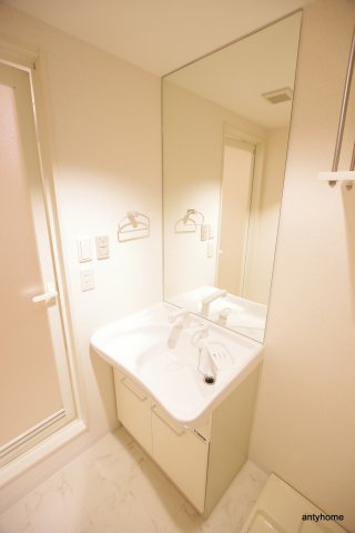 ルクレ新大阪レジデンス　仲介手数料無料の洗面所