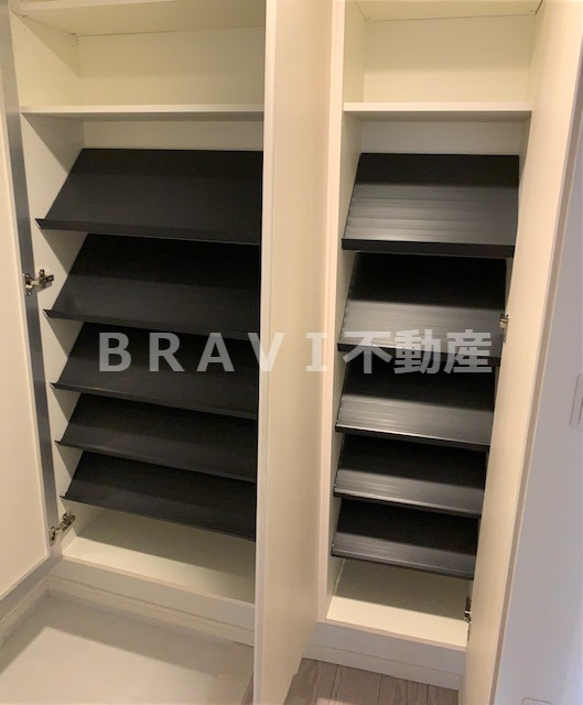 アーバネックス真田山　BRAVI不動産の収納|【アーバネックス真田山】シューズボックス