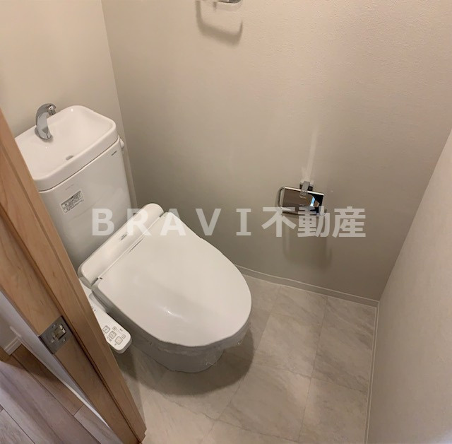 アーバネックス真田山　BRAVI不動産のトイレ|【アーバネックス真田山】落ち着いた色調のトイレです