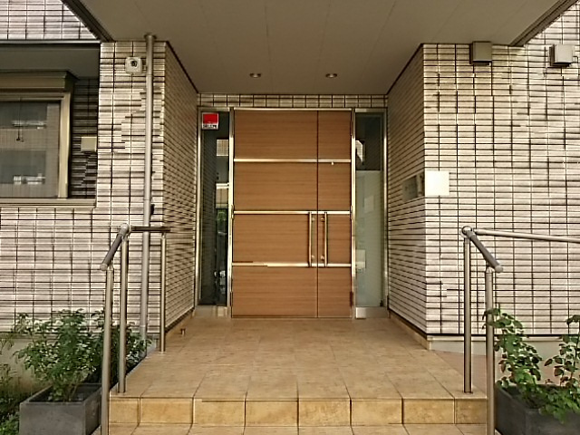 ローズマンションのエントランス|ローズマンション