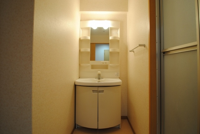 グリーンヒル櫛原の独立洗面台|内装イメージ：同物件別室