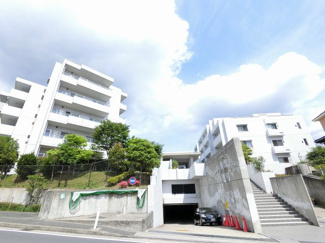 【外観】 | ゆとりある間取り、33.27平米の開放感のある専用庭付。
ご自身のライフスタイルに合わせたリノベーションが出来ます。
