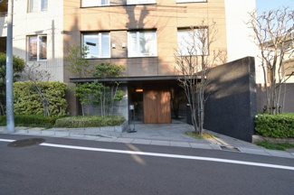 【エントランス】 | 都営浅草線「馬込」駅徒歩8分と好立地。
通勤時間の短縮でご家族と過ごす時間を増やす事が出来ます。
