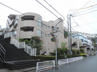 【外観】 | モアクレスト金沢文庫 | 運動靴等を洗えるスロップシンクのあるユーティリティスペースがございます。
4.4帖の洋室をオープンにすると開放感あふれるスペースに♪