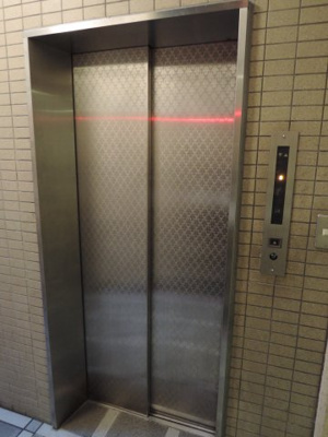 【その他共用部分】 | モアクレスト金沢文庫 | お買い物時やベビーカーの出し入れに便利なエレベーター付。