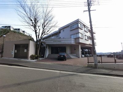 【外観】 | エンゼルハイム日吉第3 | 戸建感覚を味わえるメゾネット住戸！
1.2階住戸ですが、高台のため陽当たり・眺望良好です。