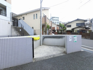 【その他共用部分】 | 敷地内ゴミ置場。