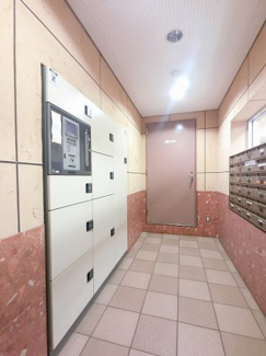 【その他共用部分】 | 不在時にもお荷物が受け取れる宅配ボックス。