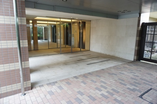 横浜市鶴見区江ケ崎町の中古マンションのエントランス|清潔なエントランスです