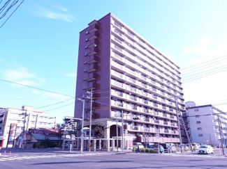 【外観】 | 大規模修繕が終わった外観は綺麗ですね！
綺麗さも大事ですが、建物維持管理については、修繕積立金と直結してますので、重要度は高いです。
現地（2020年2月11日9：00頃）撮影