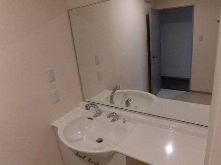 フォンテーヌ【キャッシュバック対象物件】の独立洗面台|独立洗面台、朝の身支度には欠かせません