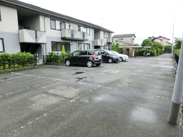 フォンテーヌ【キャッシュバック対象物件】の駐車場|駐車場に車を止められます