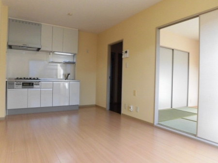 フォンテーヌ【キャッシュバック対象物件】の居間・リビング|使いやすいリビングです