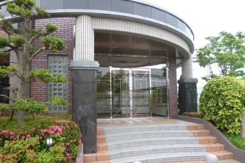 グランシャリオ大善寺【キャッシュバック対象】のエントランス|落ち着いたエントランスです