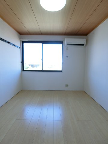 グランドール三柳Ⅰの洋室