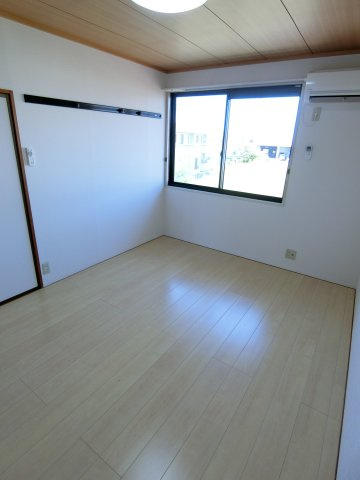 グランドール三柳Ⅰの洋室