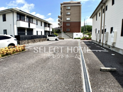 【駐車場】 | ベルパーク丸山Ｋ棟 | 車をお持ちの方に嬉しい駐車場付きの物件です
