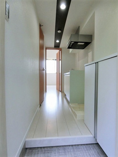 【展望】 | 玄関から室内への景観です！キッチンの奥に洋室6帖のお部屋があります♪