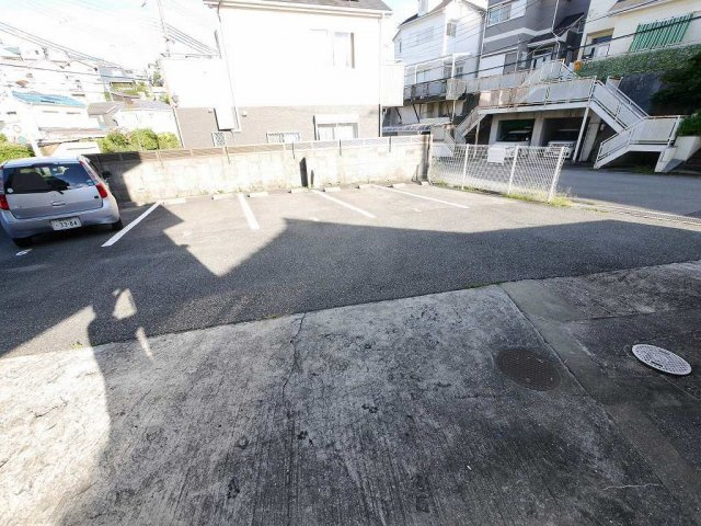 南五葉ハイツの駐車場