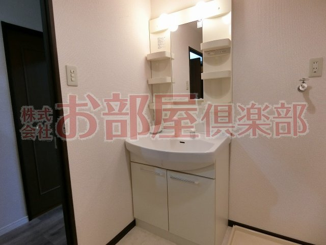 天神アコールマンションの洗面所|広々とした使いやすい洗面所です