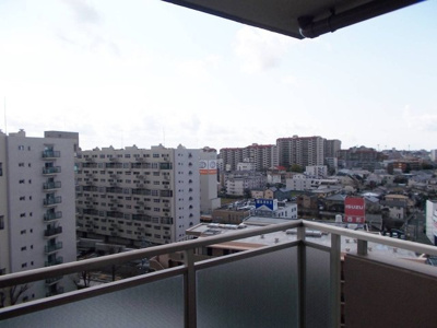 【展望】 | 南千里パークハウス | 【現地写真】周りに高い建物はございません♪陽当たりの良い物件です♪