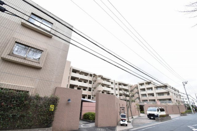 【外観】 | オーベル横浜南パークビュー | 隣接公園があり、スーパーも徒歩圏、バス停も徒歩1分、前面に建物もない好立地！