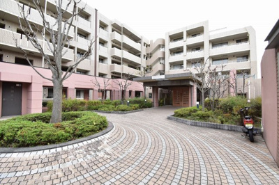 【エントランス】 | オーベル横浜南パークビュー | JR横須賀線「東戸塚」駅バス15分・京急本線「弘明寺」駅バス8分
「横浜パークタウン」停歩1分！