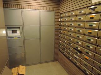 【その他共用部分】 | 集合ポスト・不在時にもお荷物が受け取れる宅配ボックス