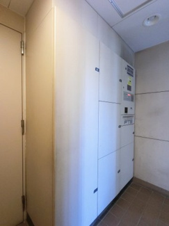 【その他共用部分】 | 不在時にもお荷物が受け取れる宅配ボックス。
