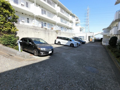 【駐車場】 | ハイツ保土ヶ谷ⅡA棟 | 平置き駐車場。