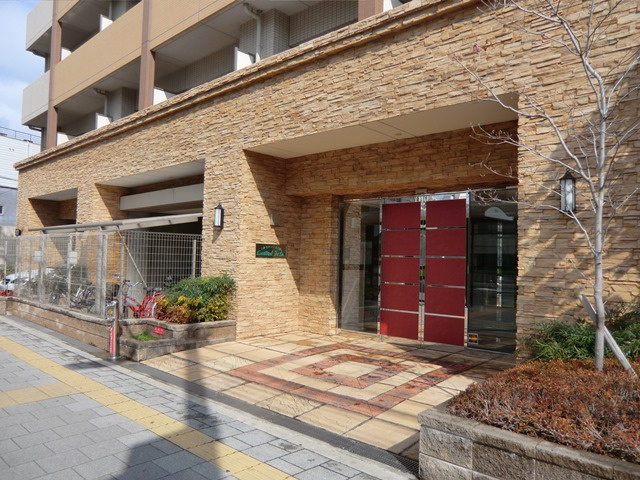 エクセレント上新15のエントランス