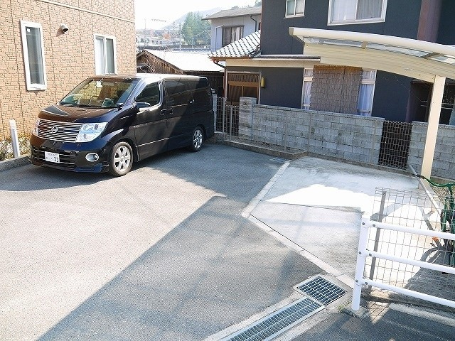 モン・ヴェールGの駐車場|駐車場に車を止められます