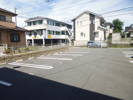 熊本市東区新外４丁目のアパートの駐車場