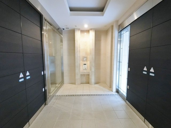 【エントランス】