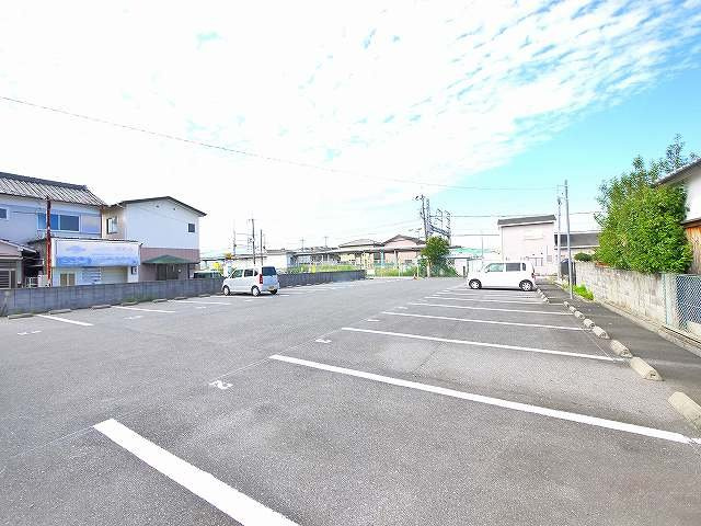 石見駅前モータープール