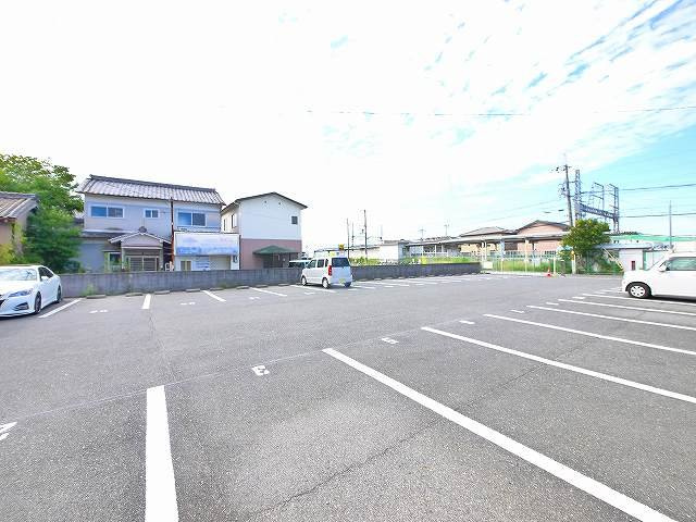石見駅前モータープール