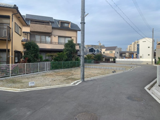 【前面道路含む現地写真】