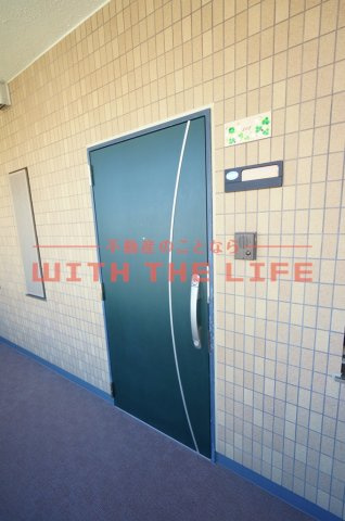 ロイヤルタワー花畑駅前【キャッシュバック対象物件】の玄関|ゆったりとした玄関です