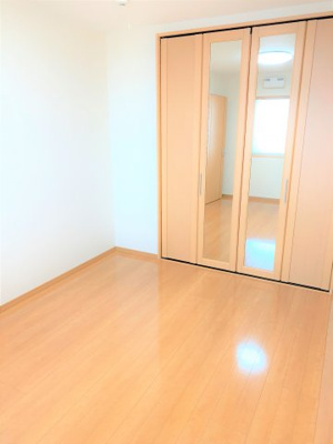 【洋室】 | さくらいマンション青島B | 明るい洋室です