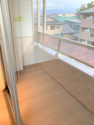 【バルコニー】 | さくらいマンション青島B | 暖かな日差しのふりそそぐバルコニー