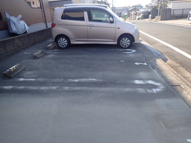 ヒルトップハイツの駐車場